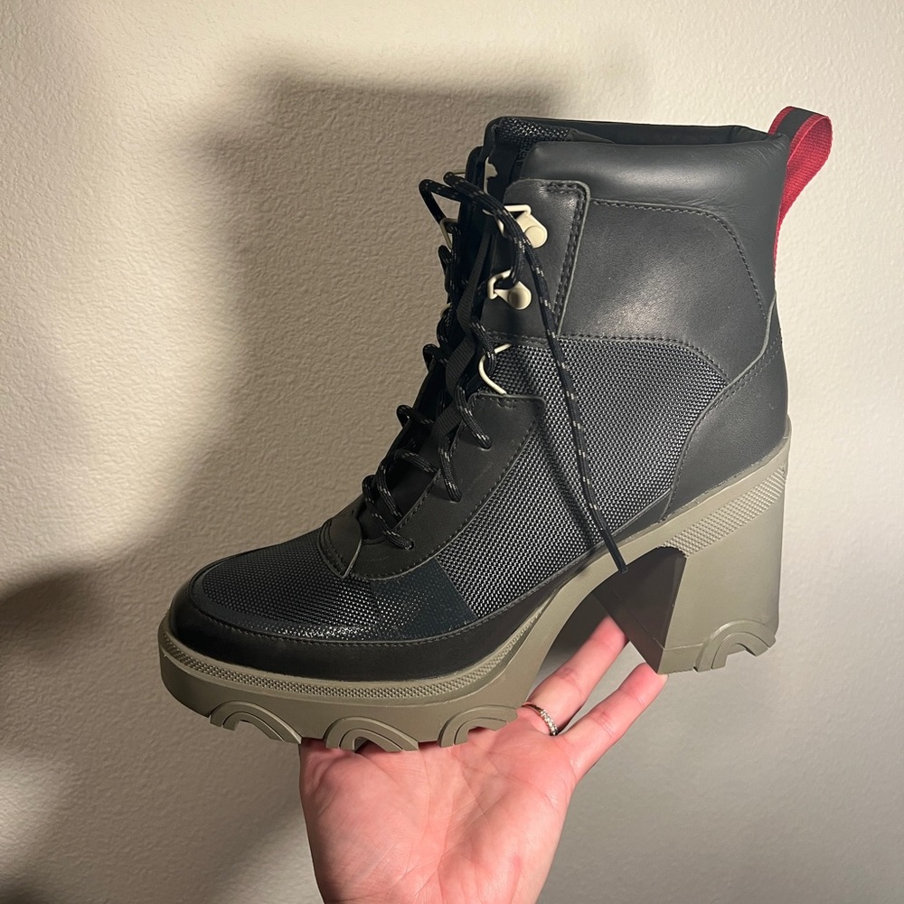 Sorel Brex Lace up boots: Brand New Size 10